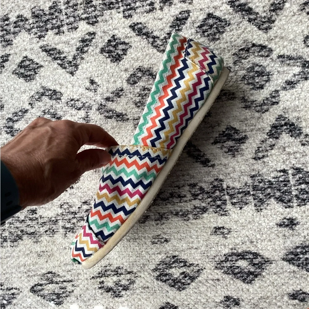 Tom’s Shoes Jonathan Adler Slip On Flats Size 7.5